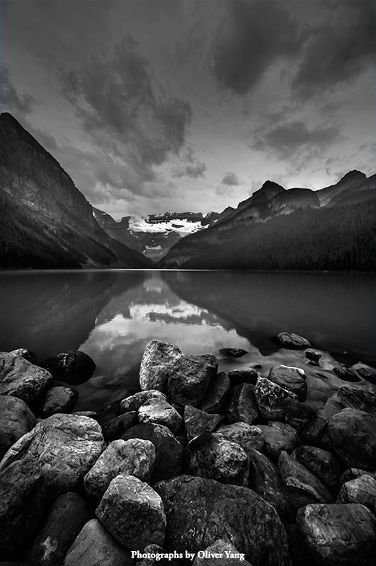 采桑子·藏头（山色湖光，聊以遣怀—周锋兄语）